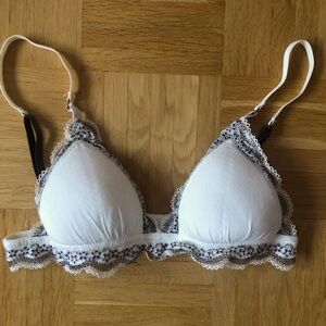 Victoria’s Secret No-Wire triangle Bralette